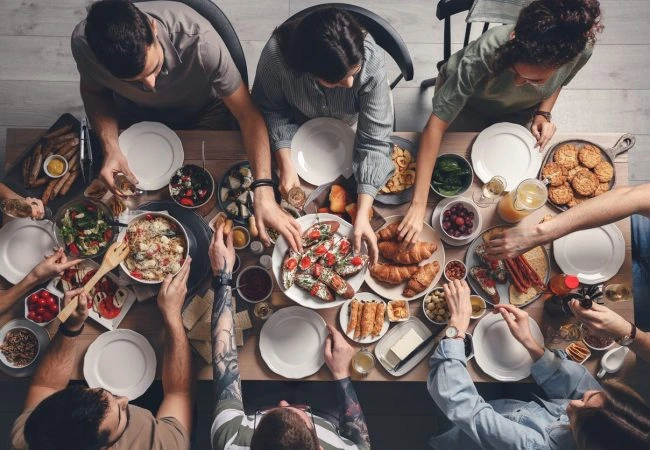 Repas en groupe Repas ensemble